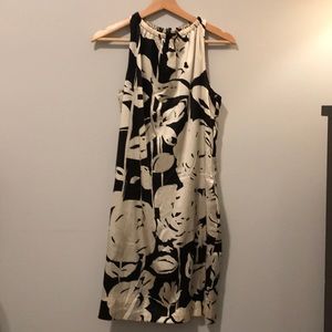 Gorgeous Taylor silk cocktail dress w/ POCKETS!